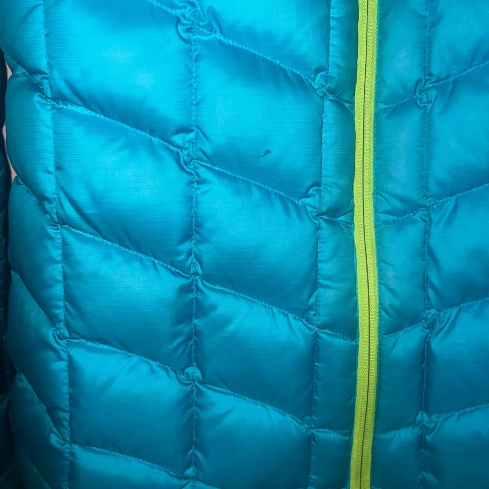 Marmot Teal Puffer Jacket with Lime Zippers - Picture 3 of 4